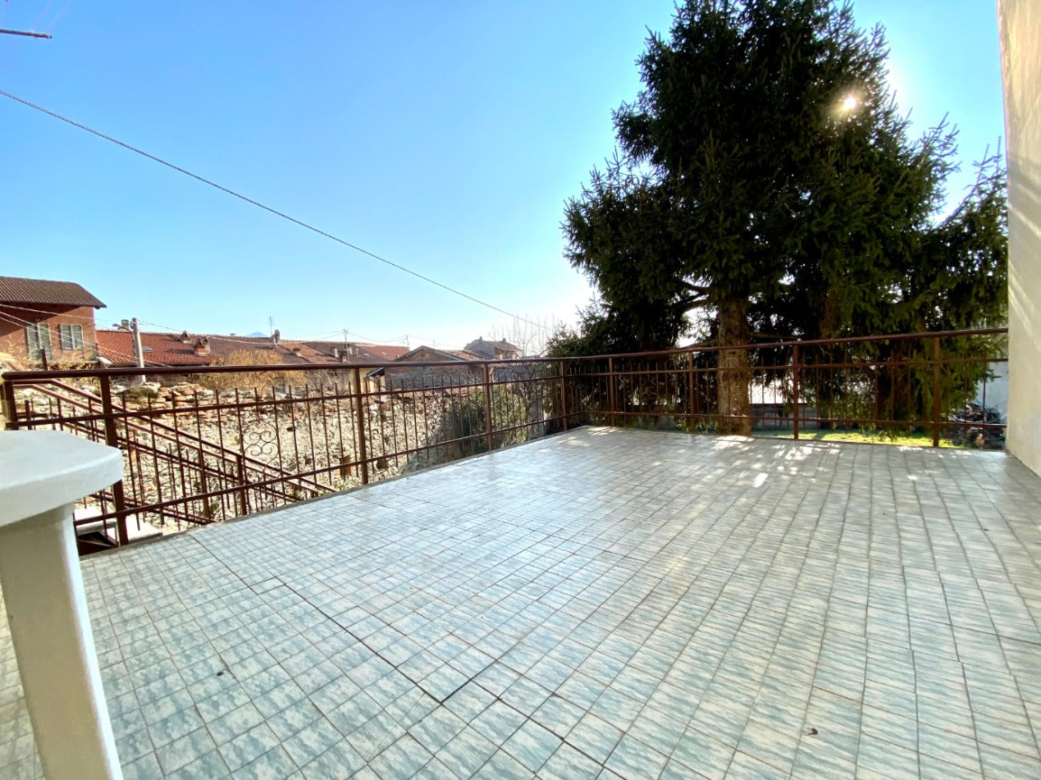 CASA INDIPENDENTE IN VENDITA A SANT'AMBROGIO DI TORINO CON TERRAZZO E GIARDINO