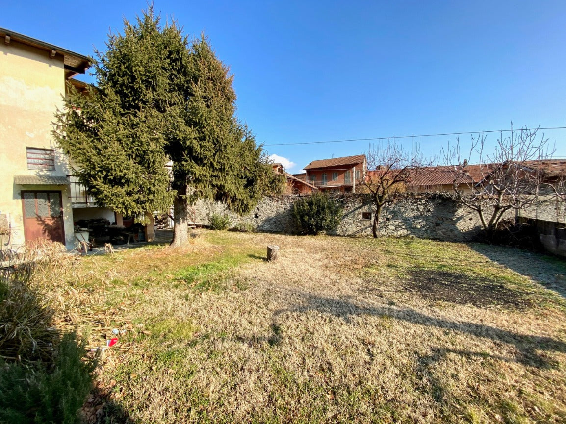 CASA INDIPENDENTE IN VENDITA A SANT'AMBROGIO DI TORINO CON TERRAZZO E GIARDINO