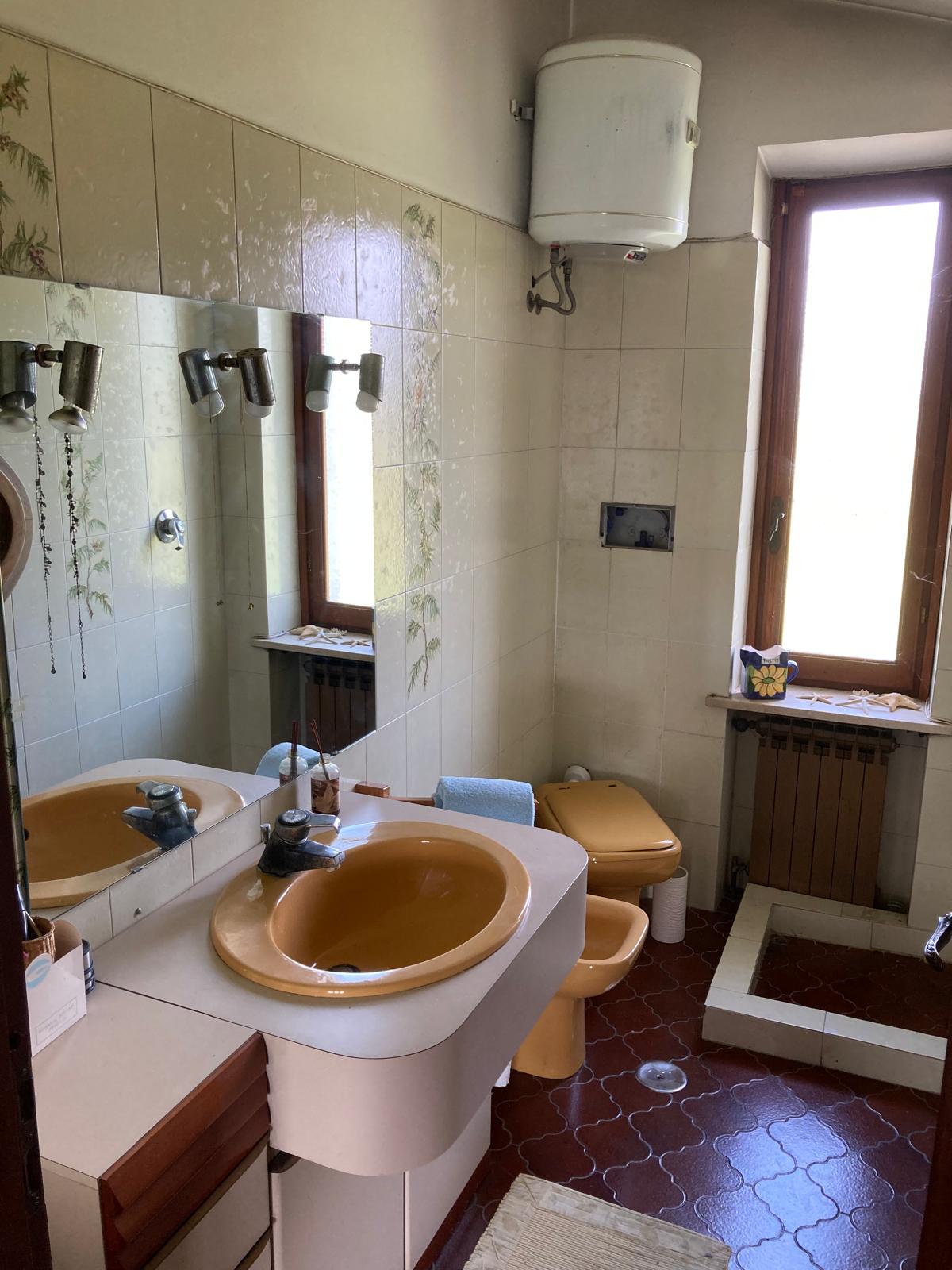 VILLA INDIPENDENTE IN VENDITA A SANT’AMBROGIO DI TORINO CON GIARDINO PRIVATO