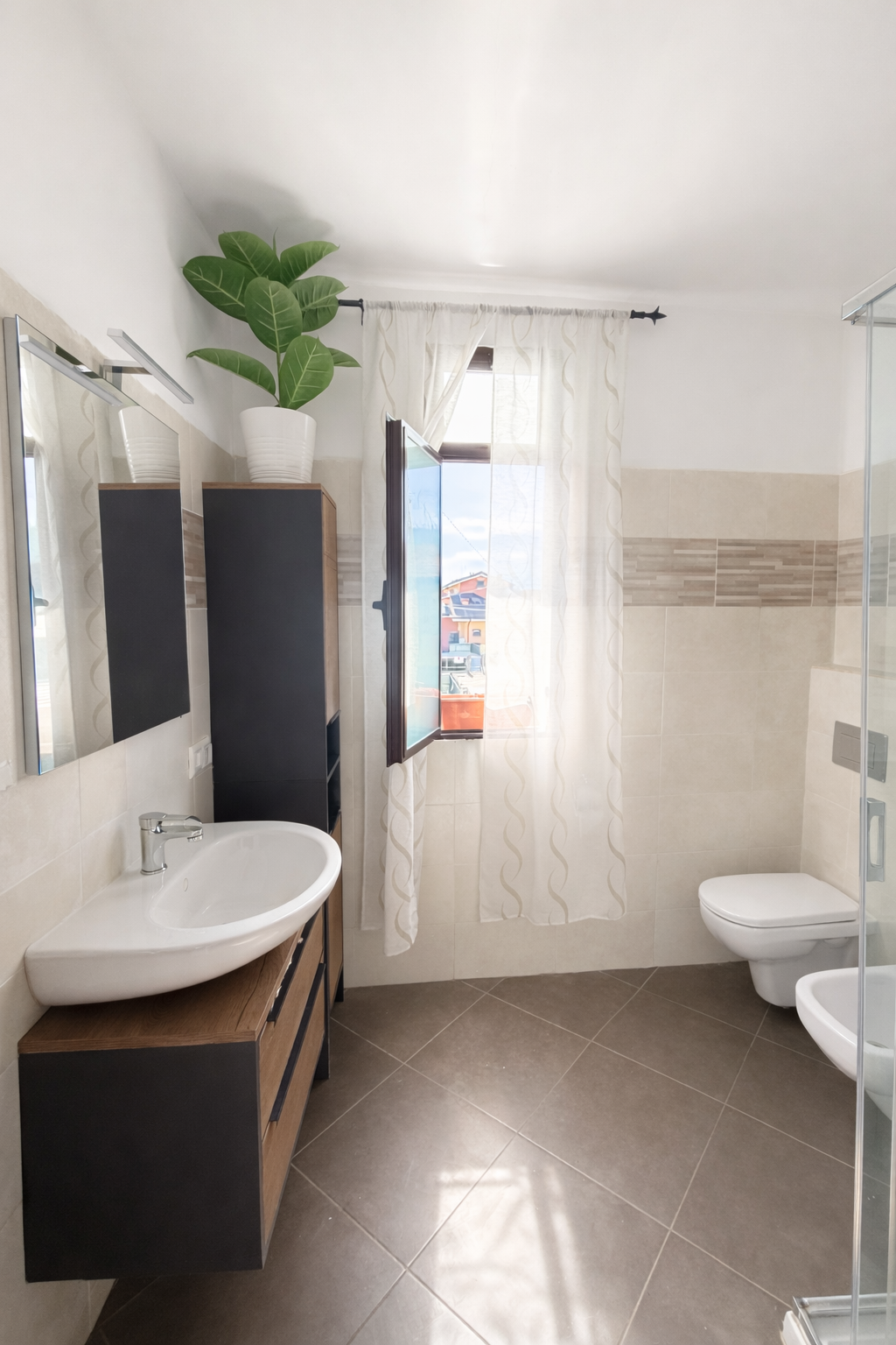 CASA RISTRUTTURATA IN VENDITA CON CORTILE PRIVATO E ARREDO INCLUSO