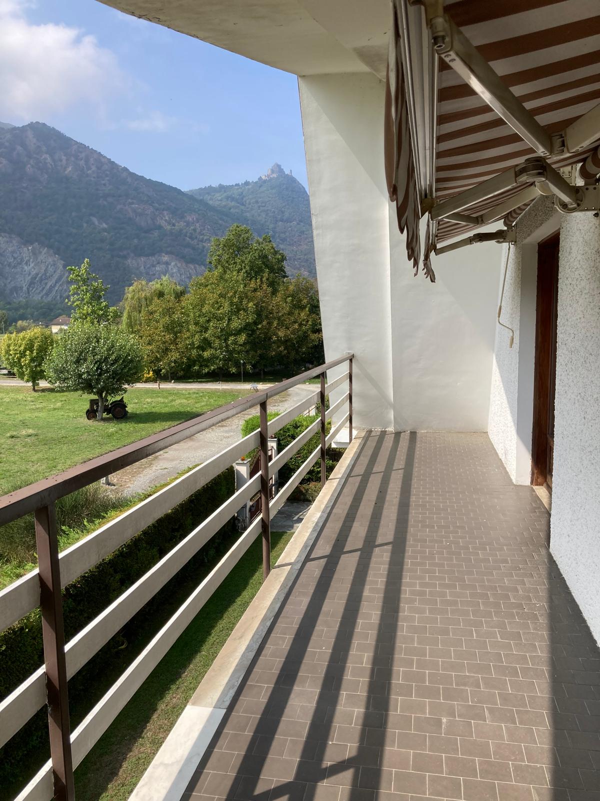 VILLA INDIPENDENTE IN VENDITA A SANT’AMBROGIO DI TORINO CON GIARDINO PRIVATO