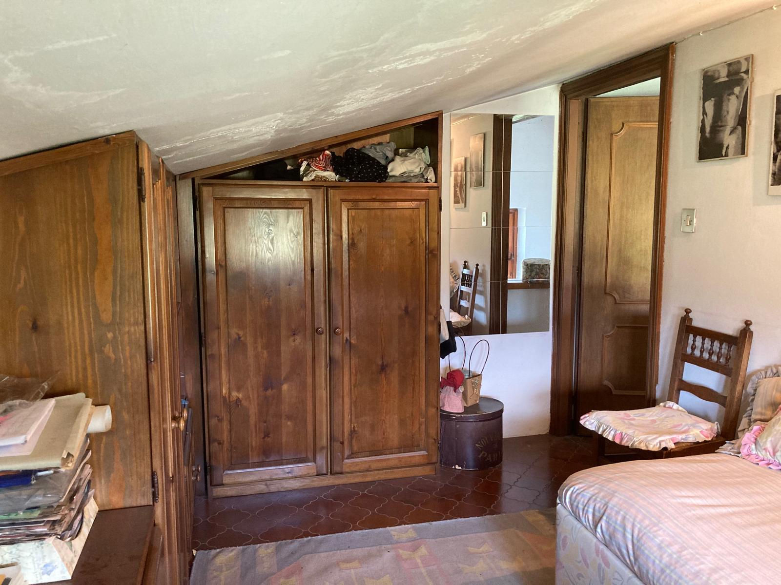 VILLA INDIPENDENTE IN VENDITA A SANT’AMBROGIO DI TORINO CON GIARDINO PRIVATO
