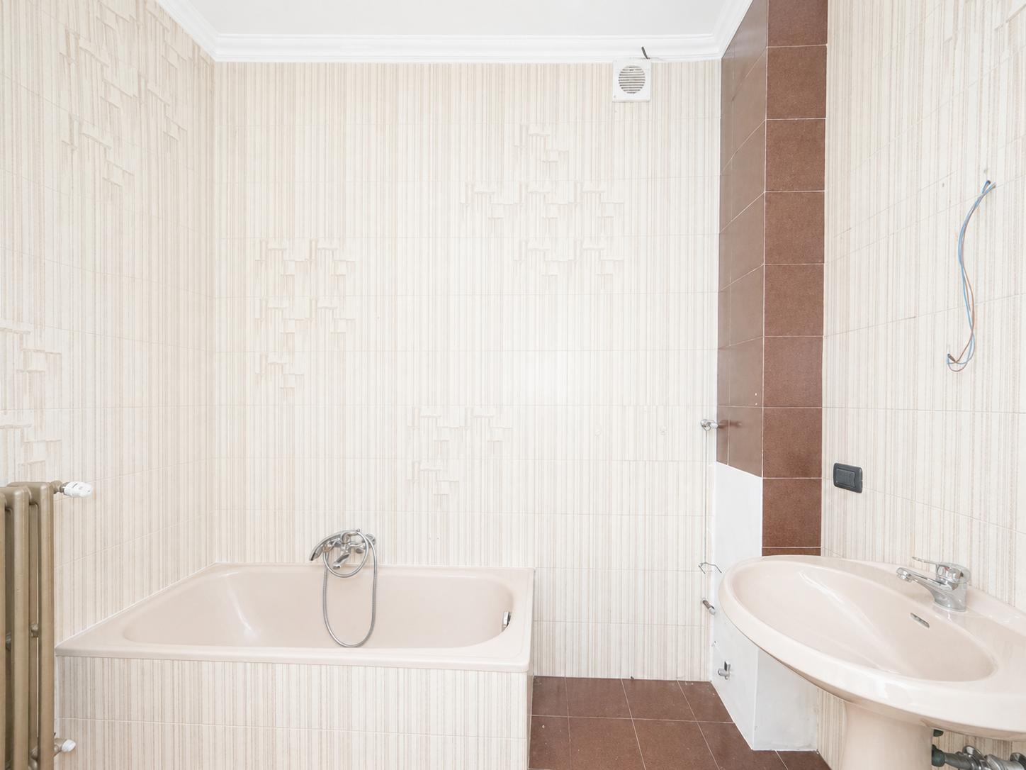 TRILOCALE CON TERRAZZO E BOX A CAPRIE