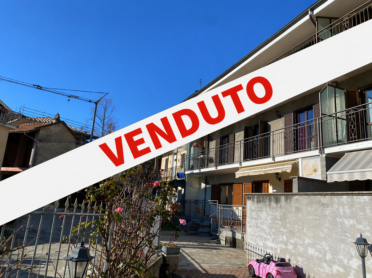 CASA SEMINDIPENDENTE IN VENDITA RISTRUTTURATA CON CORTILE PRIVATO