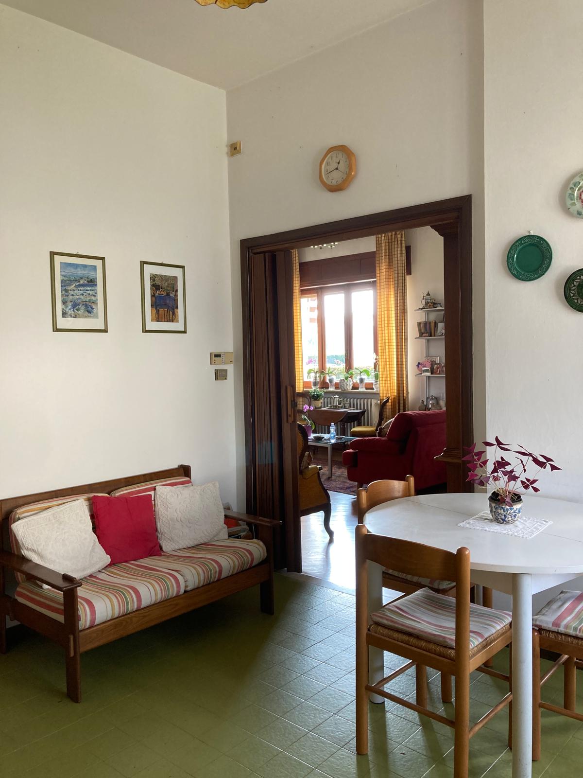 VILLA INDIPENDENTE IN VENDITA A SANT’AMBROGIO DI TORINO CON GIARDINO PRIVATO