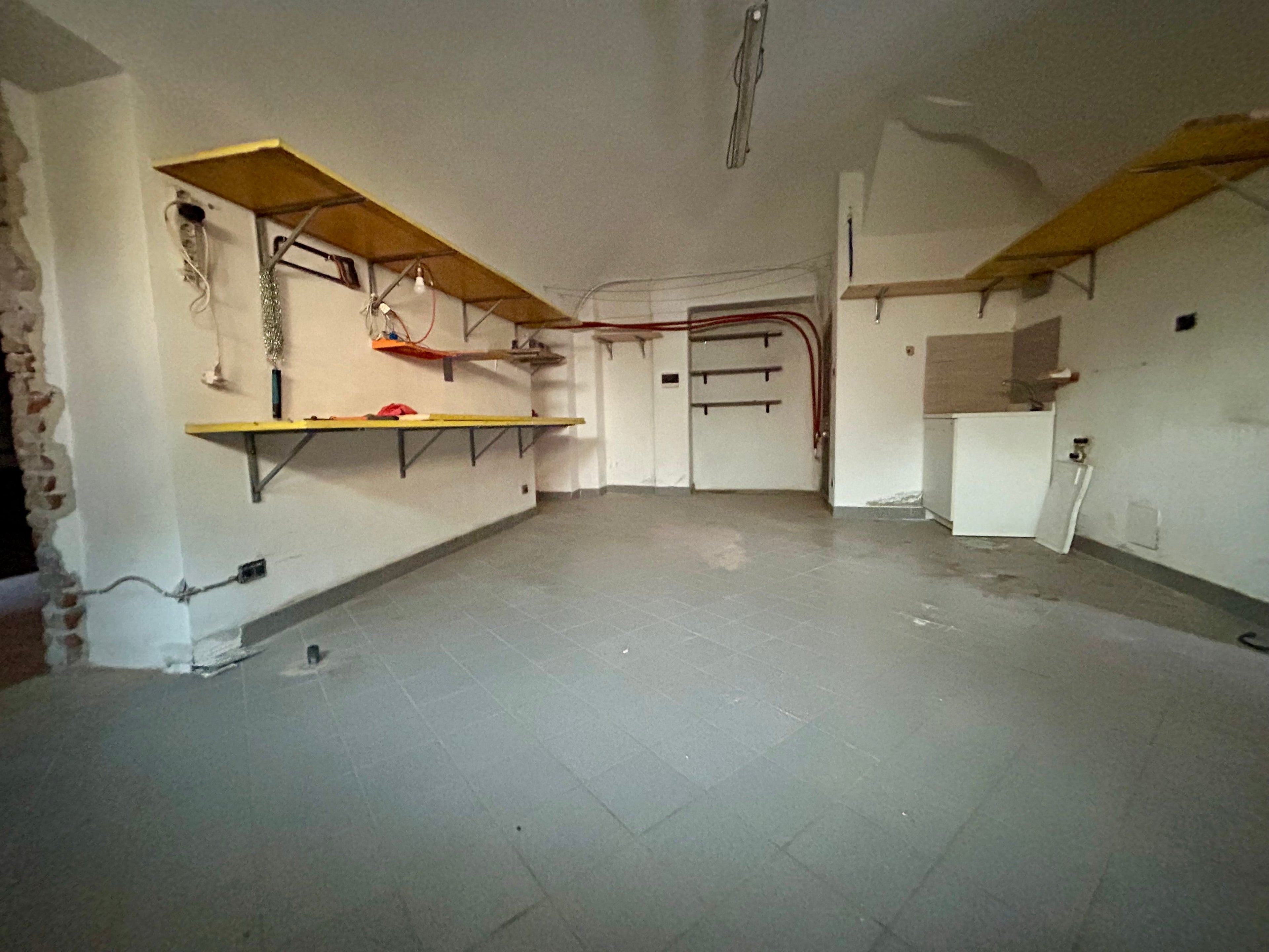 CASA SEMINDIPENDENTE IN AFFITTO A SANT’AMBROGIO CON CORTE ESCLUSIVA
