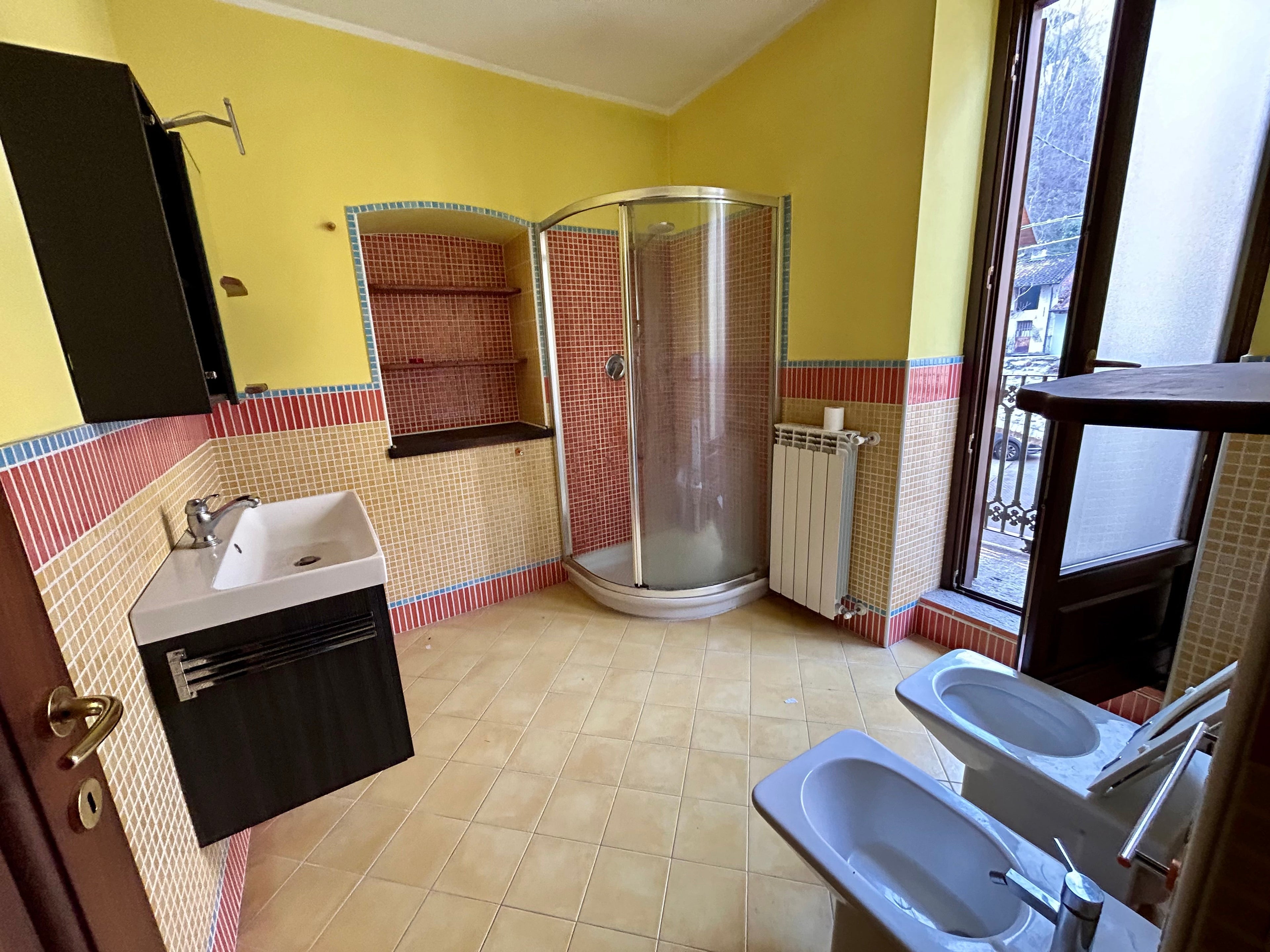 CASA SEMINDIPENDENTE IN AFFITTO A SANT’AMBROGIO CON CORTE ESCLUSIVA
