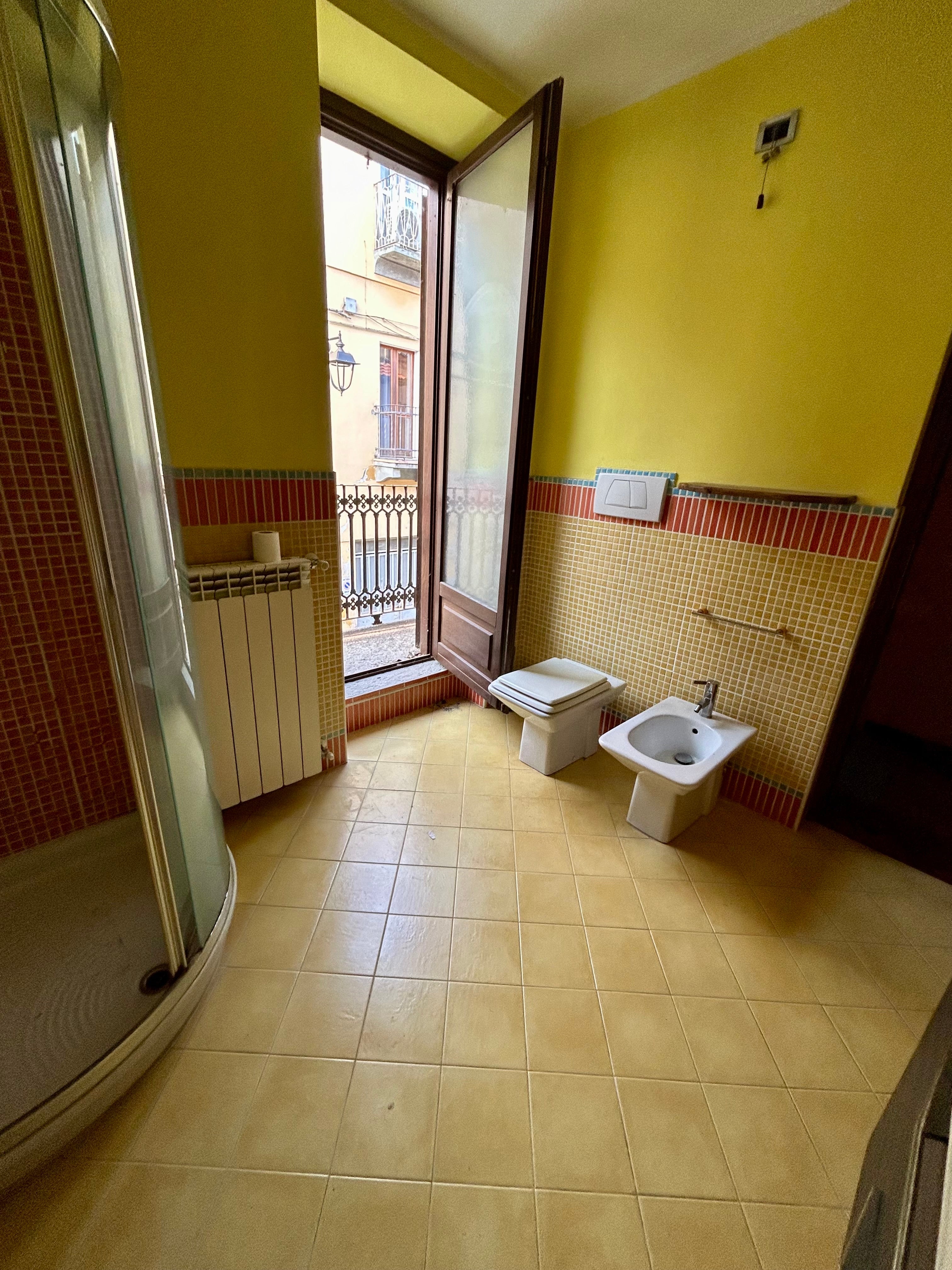 CASA SEMINDIPENDENTE IN AFFITTO A SANT’AMBROGIO CON CORTE ESCLUSIVA