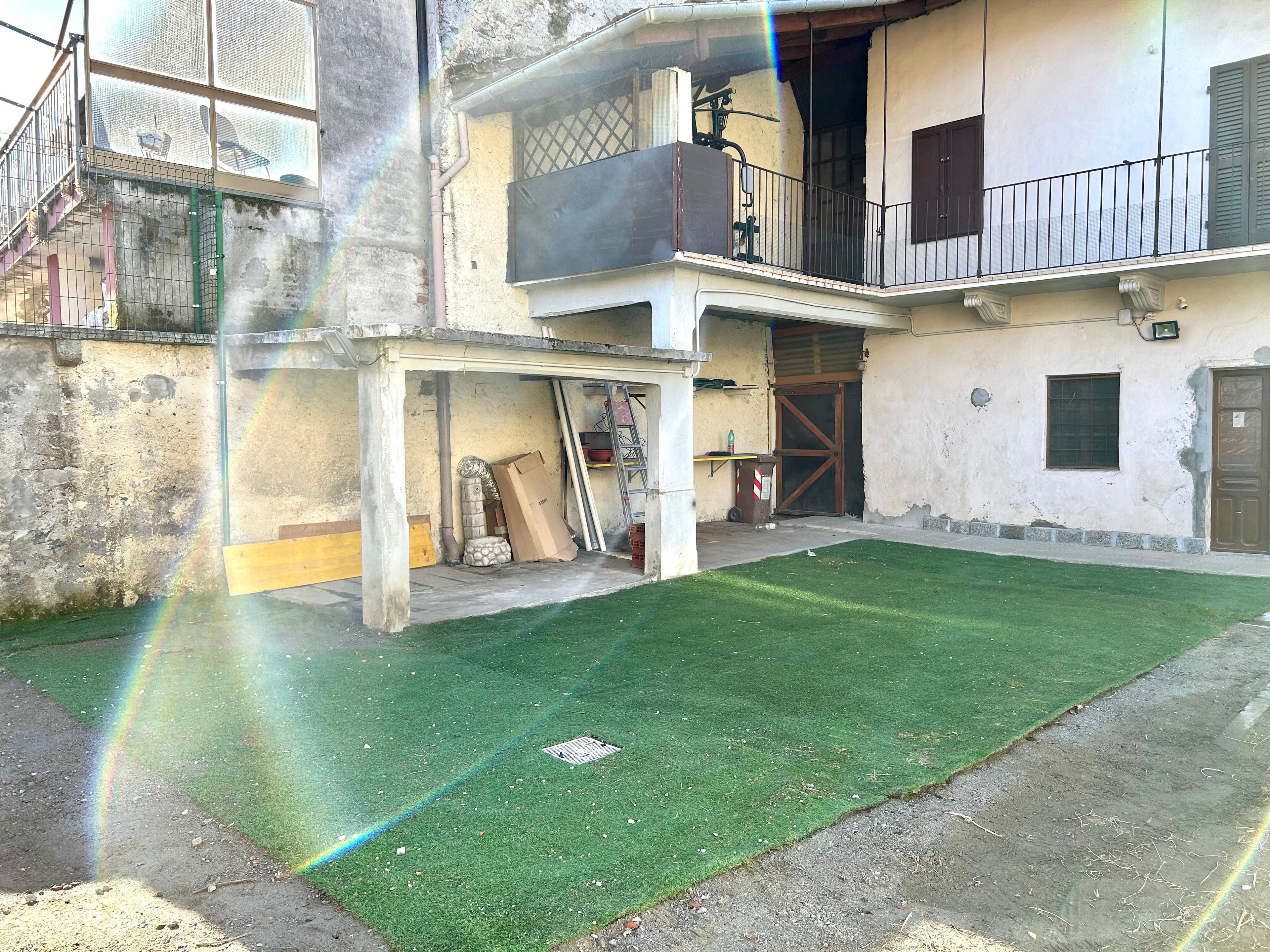 CASA SEMINDIPENDENTE IN AFFITTO A SANT’AMBROGIO CON CORTE ESCLUSIVA