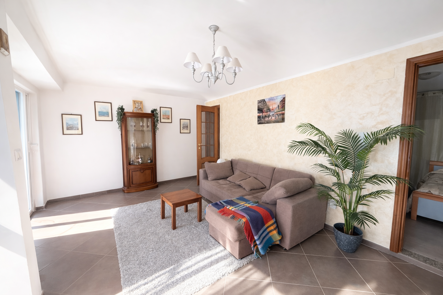 CASA RISTRUTTURATA IN VENDITA CON CORTILE PRIVATO E ARREDO INCLUSO