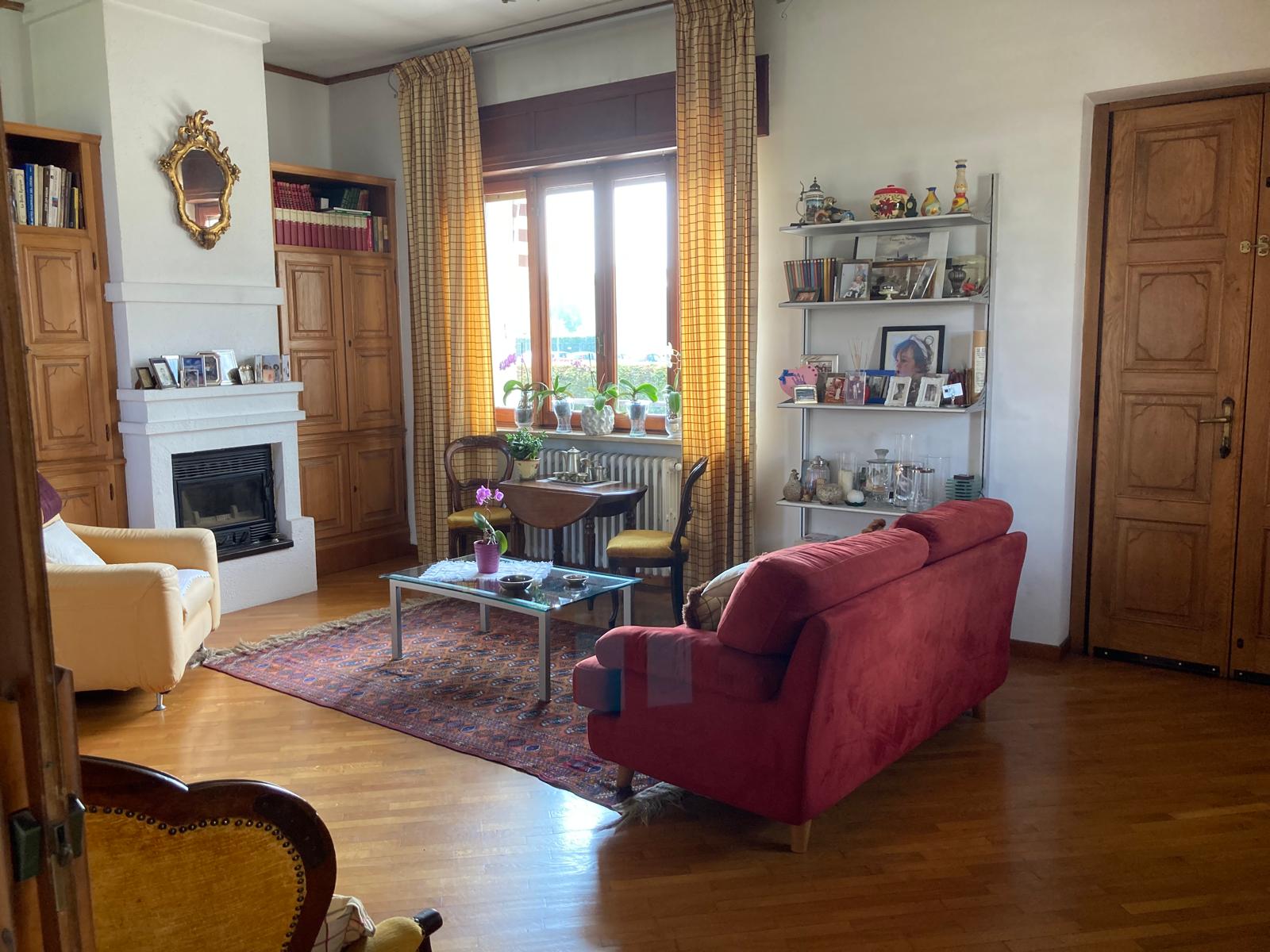 VILLA INDIPENDENTE IN VENDITA A SANT’AMBROGIO DI TORINO CON GIARDINO PRIVATO