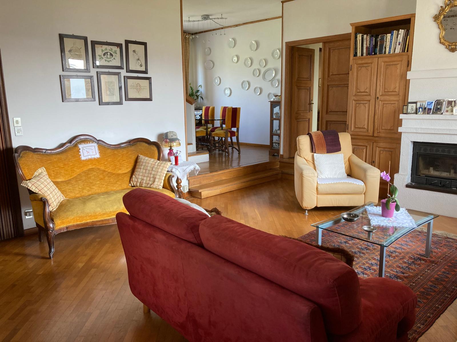 VILLA INDIPENDENTE IN VENDITA A SANT’AMBROGIO DI TORINO CON GIARDINO PRIVATO