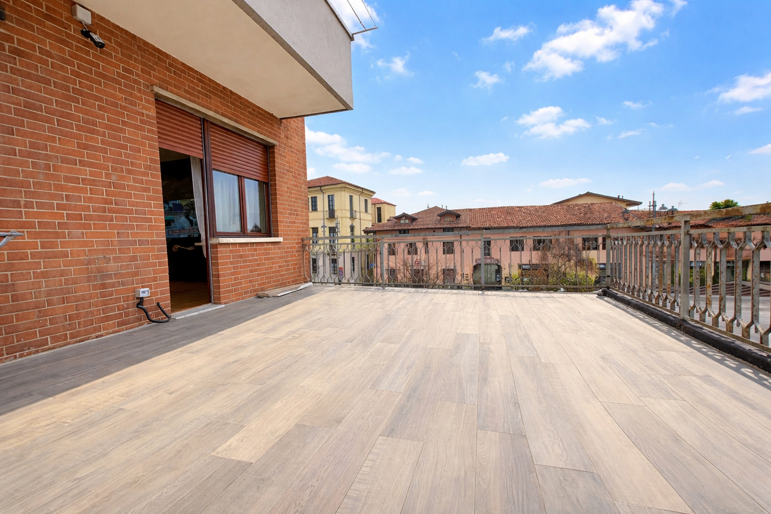APPARTAMENTO RISTRUTTURATO IN VENDITA A VOLPIANO CENTRO CON TERRAZZO