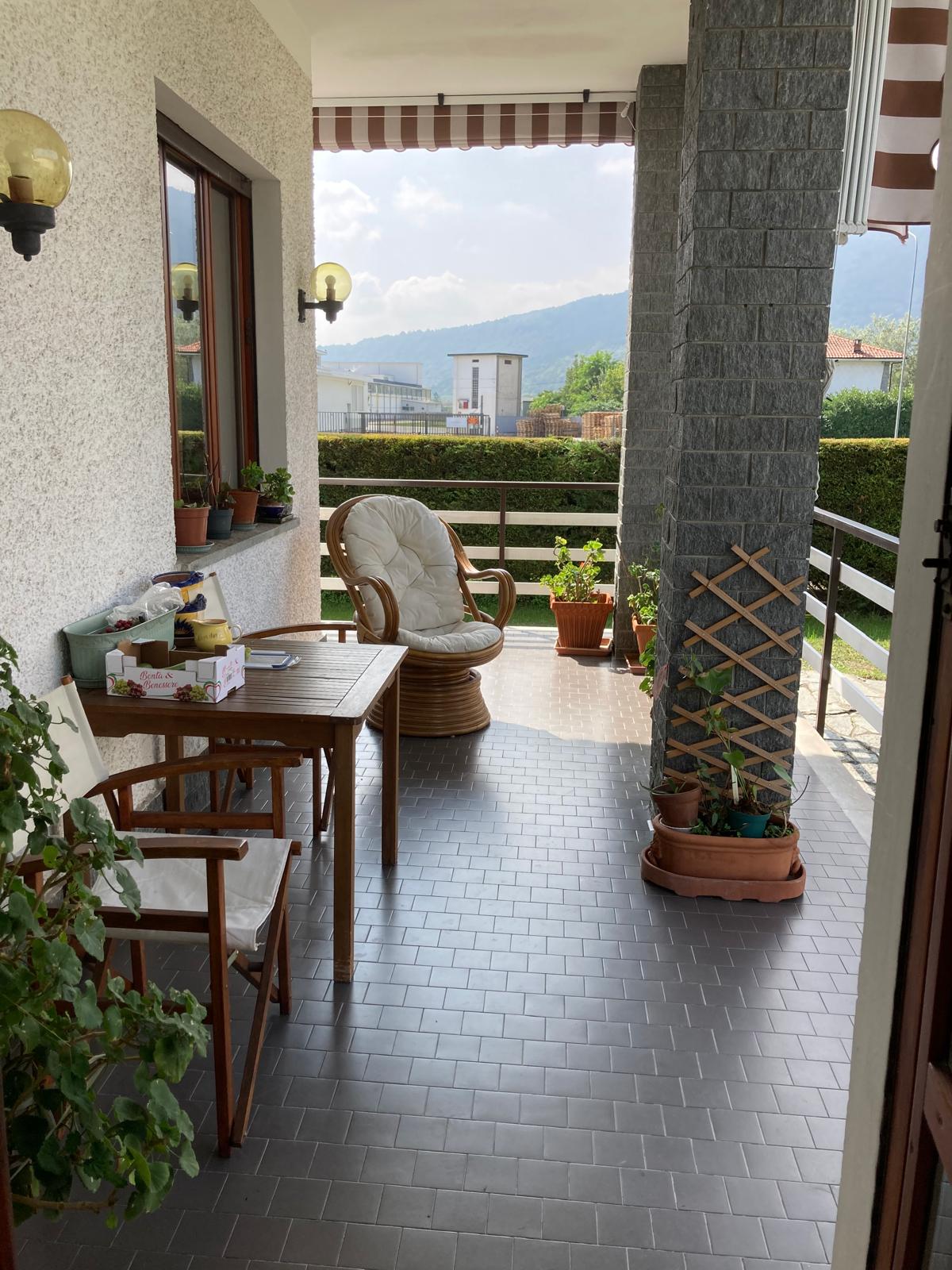 VILLA INDIPENDENTE IN VENDITA A SANT’AMBROGIO DI TORINO CON GIARDINO PRIVATO