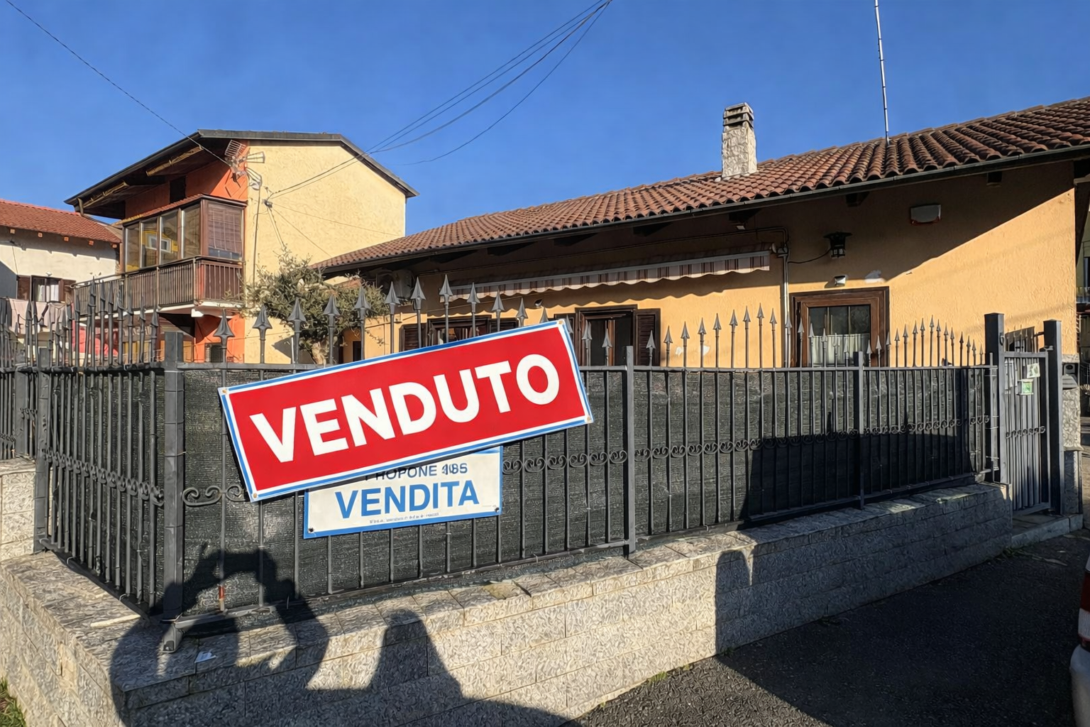 CASA INDIPENDENTE IN VENDITA A SANT'AMBROGIO DI TORINO CON GIARDINO PRIVATO