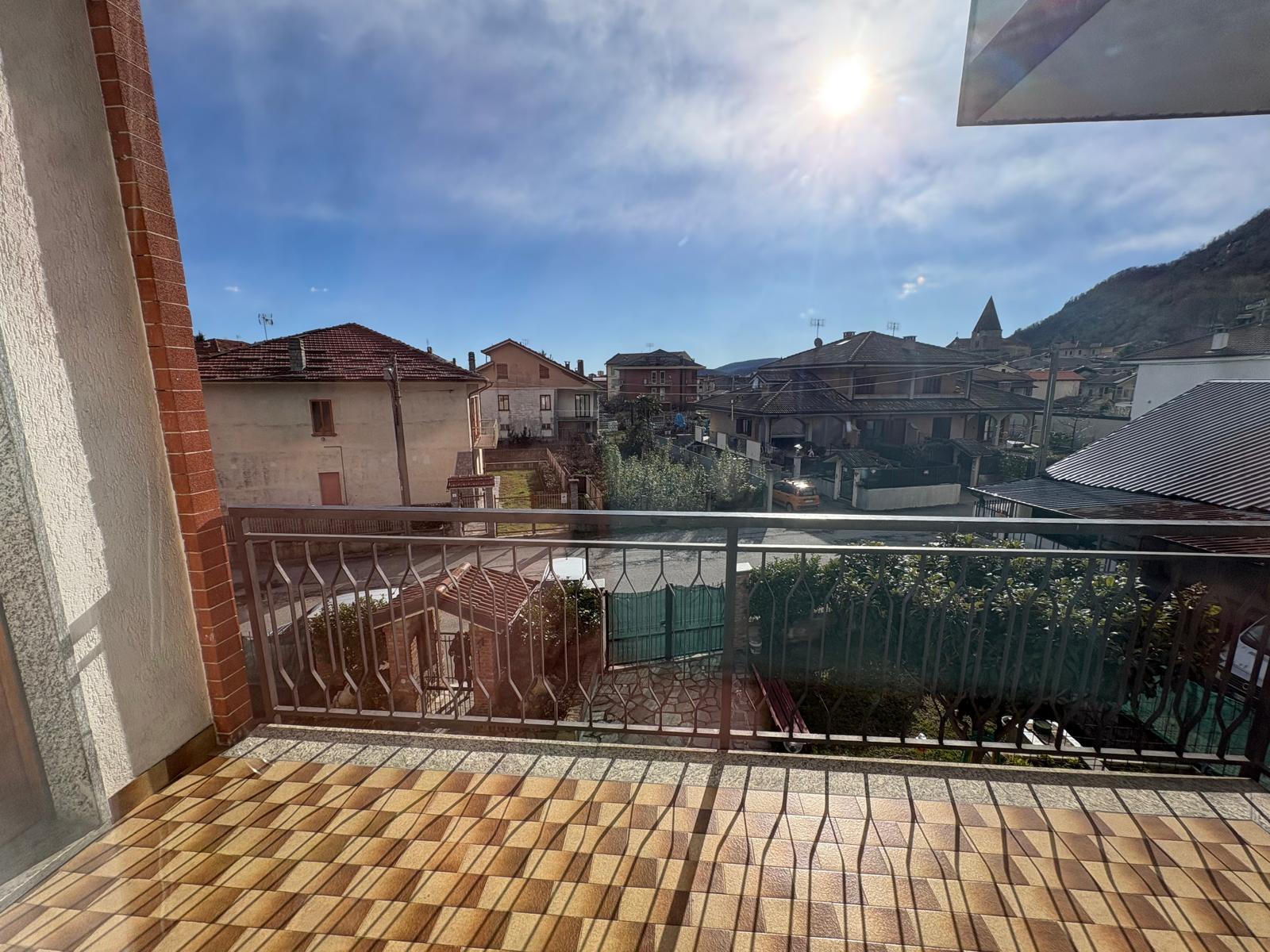APPARTAMENTO IN BIFAMILIARE A SANT’AMBROGIO CON BOX DOPPIO