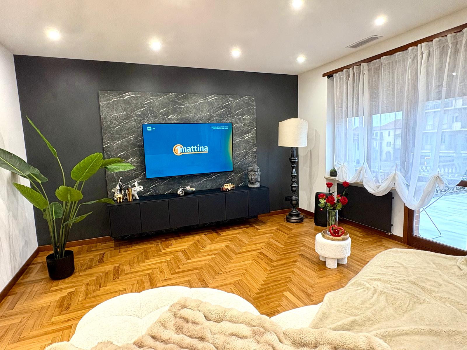 APPARTAMENTO RISTRUTTURATO IN VENDITA A VOLPIANO CENTRO CON TERRAZZO