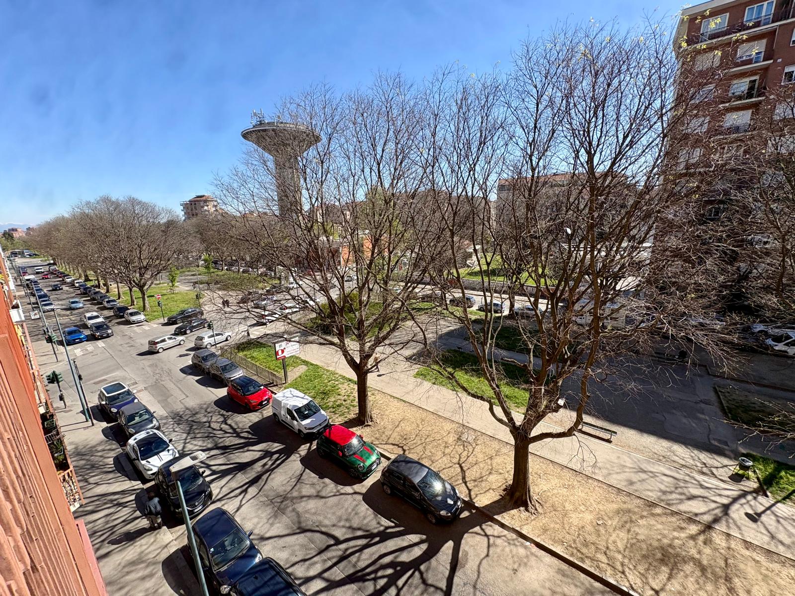 APPARTAMENTO 4 LOCALI IN VENDITA A TORINO CORSO BERNARDINO TELESIO CON BOX AUTO