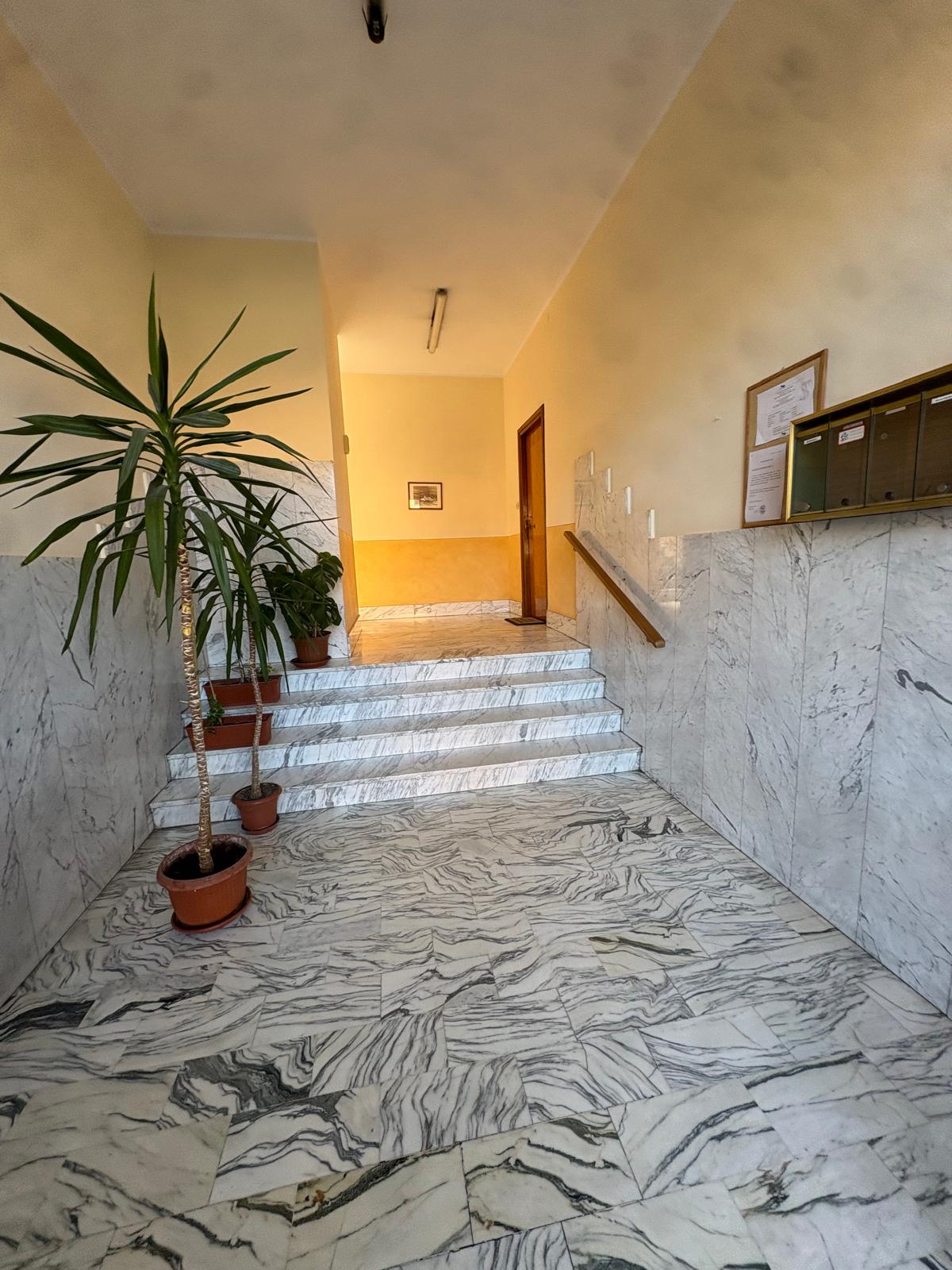 QUADRILOCALE IN VENDITA A SANT’AMBROGIO CON BOX E CANTINA