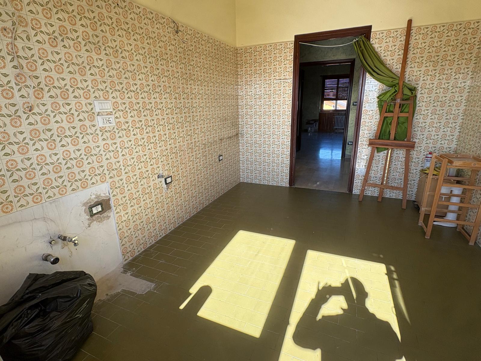 QUADRILOCALE IN VENDITA A SANT’AMBROGIO CON BOX E CANTINA