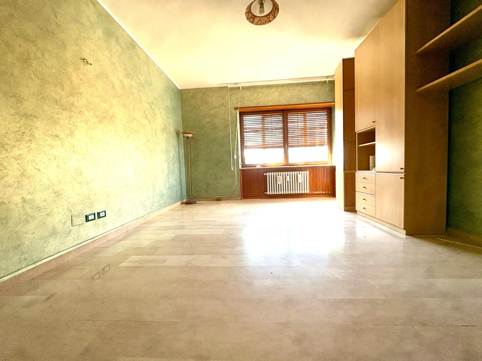 QUADRILOCALE IN VENDITA A SANT’AMBROGIO CON BOX E CANTINA