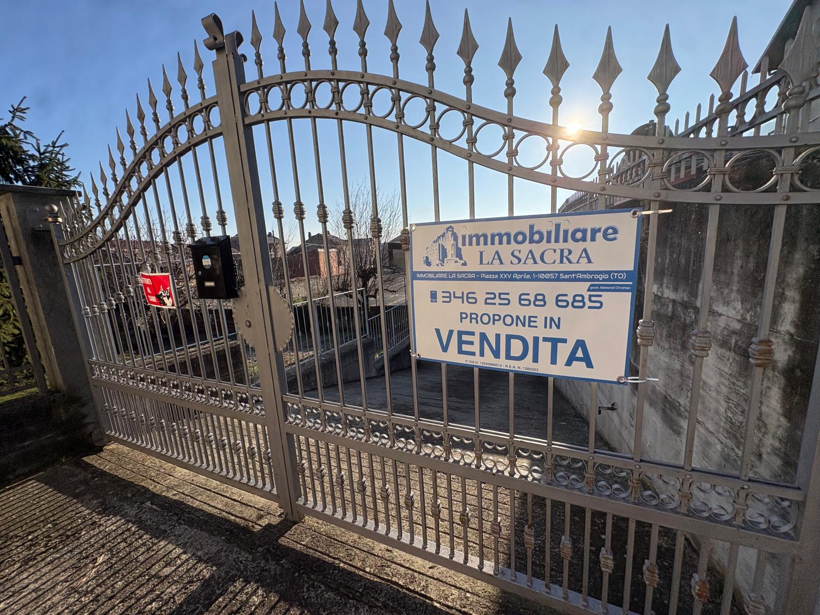 CASA INDIPENDENTE IN VENDITA A SANT'AMBROGIO DI TORINO CON TERRAZZO E GIARDINO