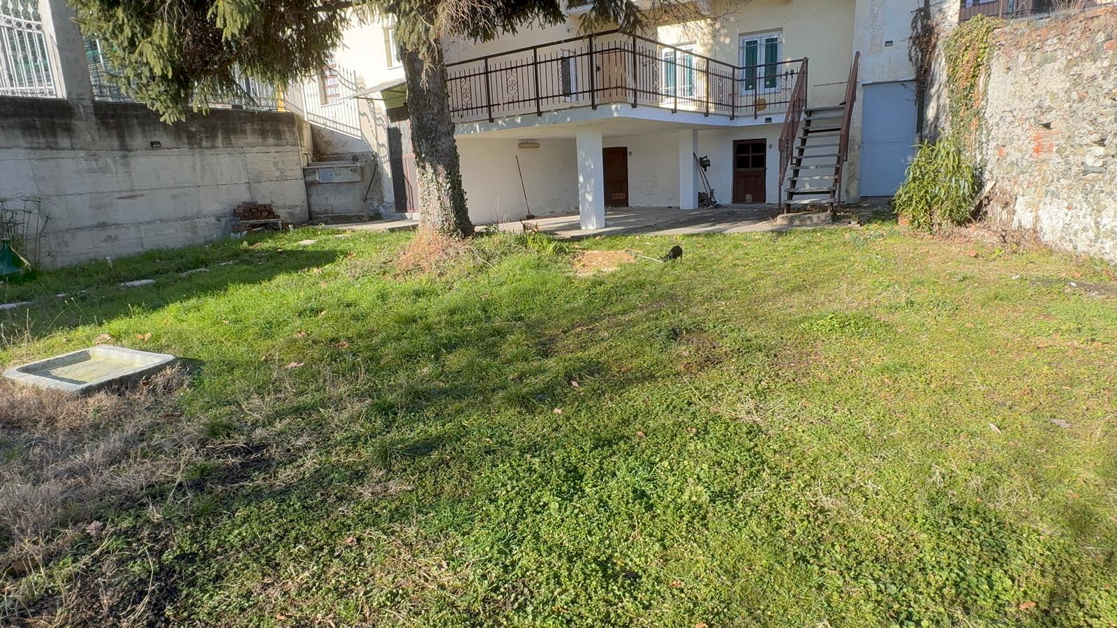 CASA INDIPENDENTE IN VENDITA A SANT'AMBROGIO DI TORINO CON TERRAZZO E GIARDINO