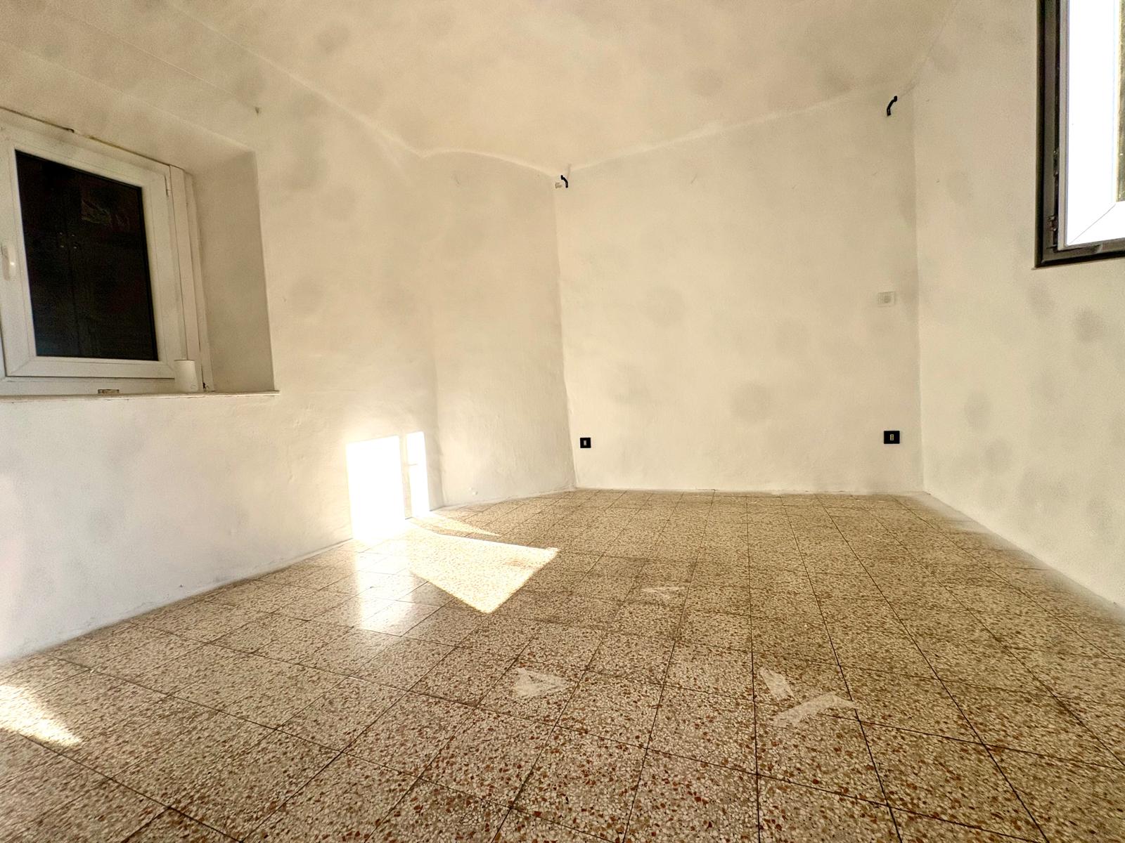 CASA INDIPENDENTE IN VENDITA A SANT'AMBROGIO DI TORINO CON TERRAZZO E GIARDINO