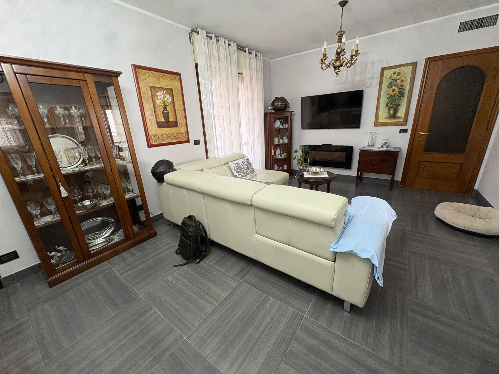 APPARTAMENTO LUMINOSO IN VENDITA A BORGARO TORINESE CON TERRAZZO
