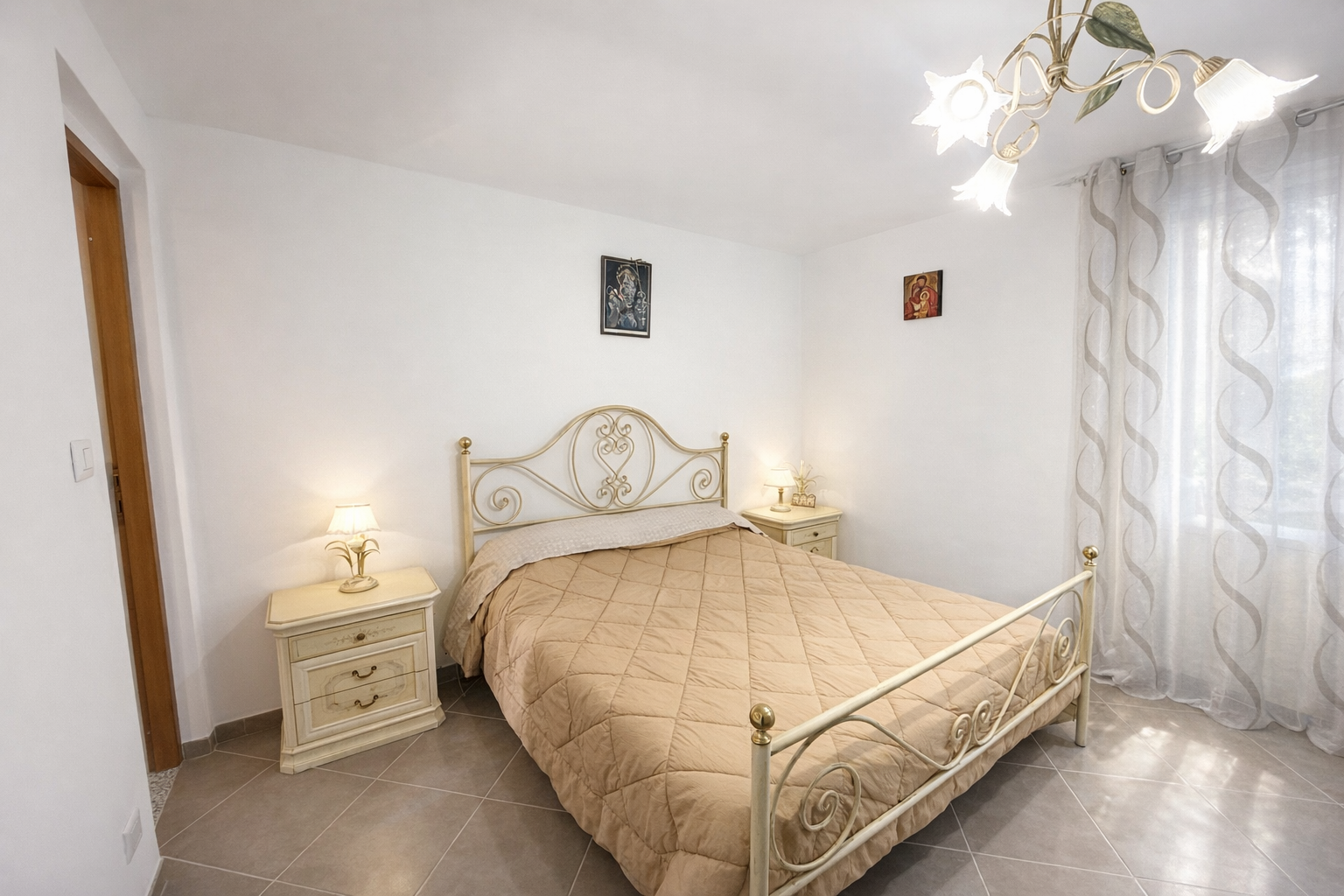 CASA RISTRUTTURATA IN VENDITA CON CORTILE PRIVATO E ARREDO INCLUSO
