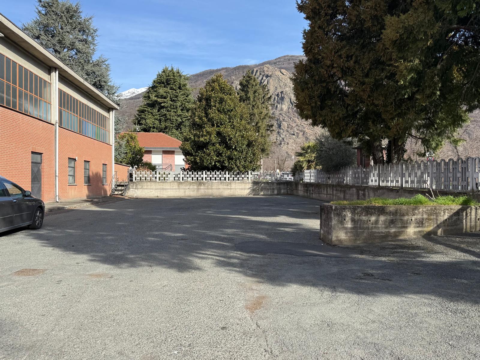 CAPANNONE INDUSTRIALE ARTIGIANALE IN LOCAZIONE 652 MQ CON AREA ESTERNA