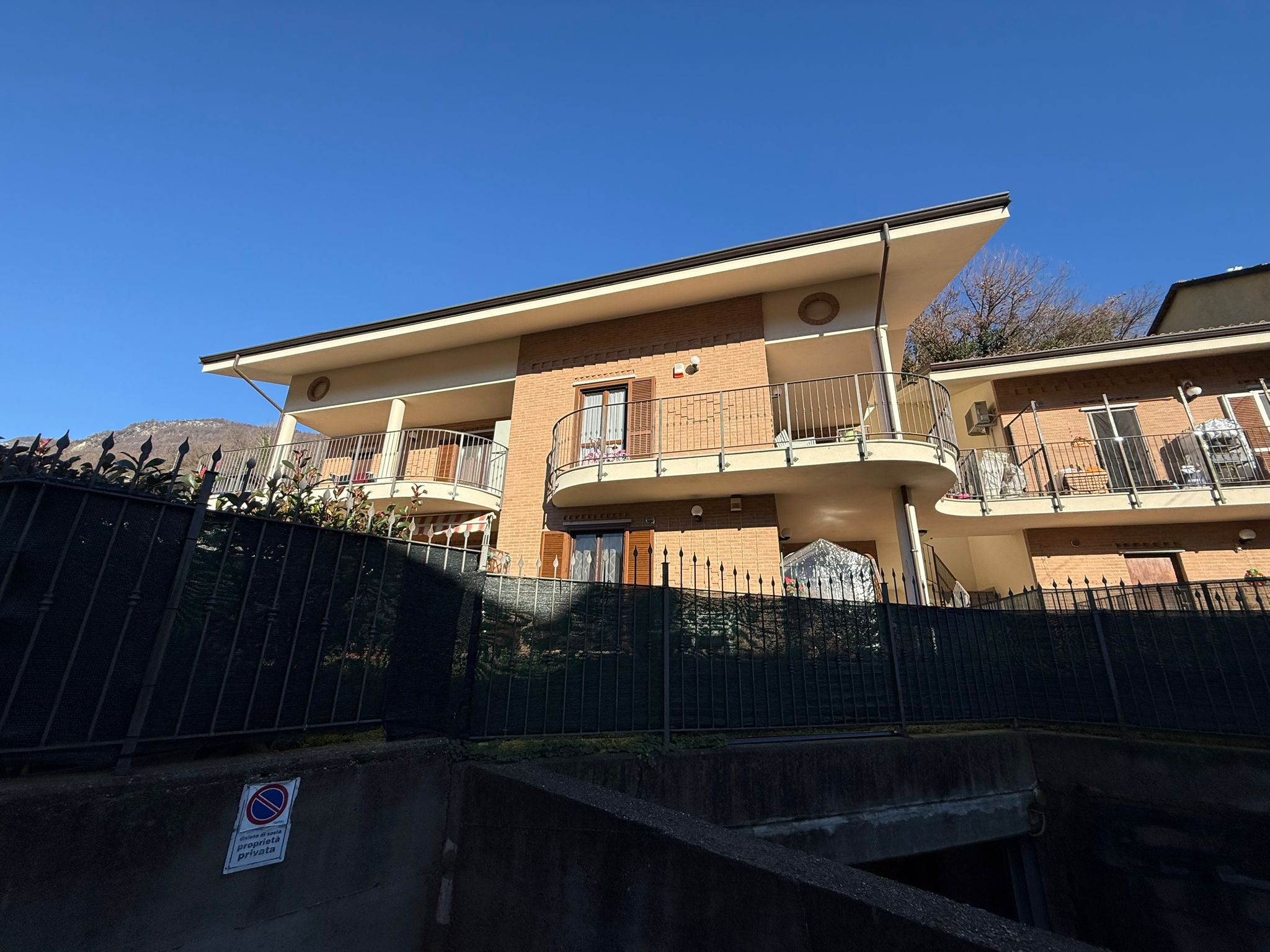 APPARTAMENTO IN VENDITA A CAPRIE CON TERRAZZO E BOX AUTO