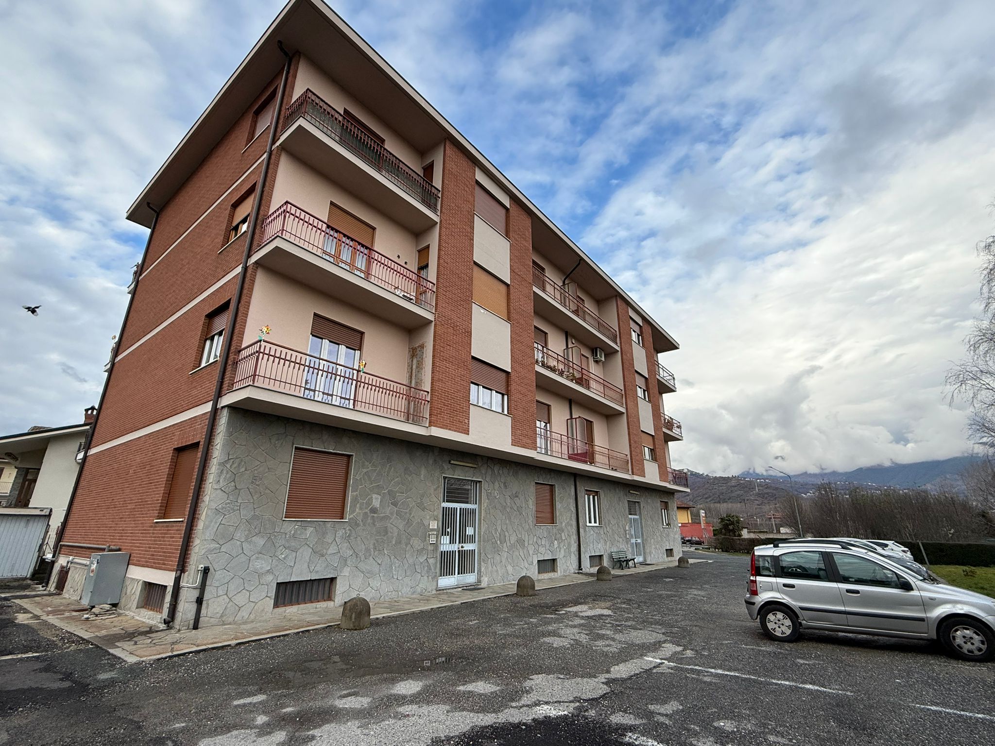 BILOCALE IN AFFITTO A SANT'AMBROGIO DI TORINO CON BOX E POSTO AUTO