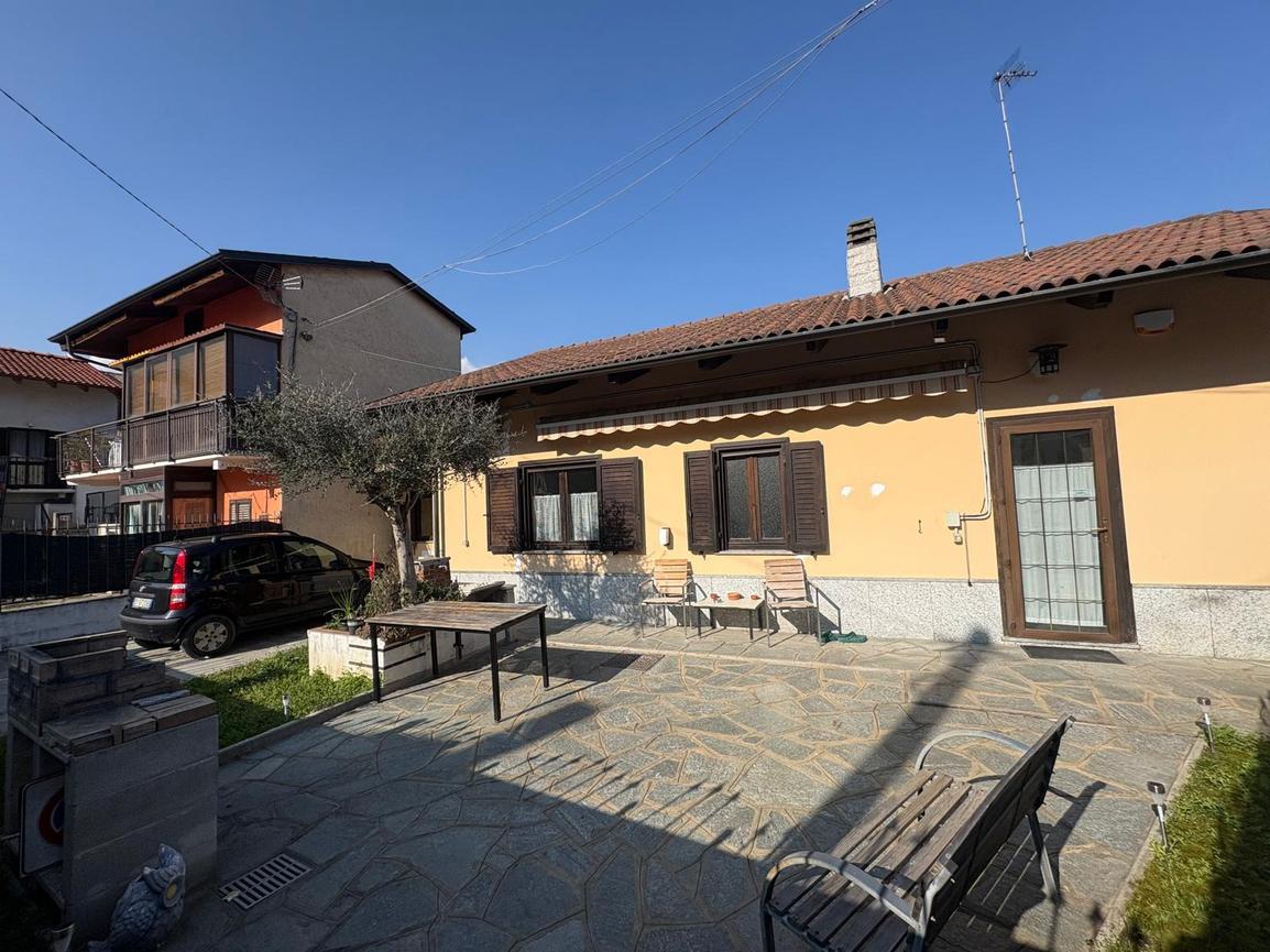 CASA INDIPENDENTE IN VENDITA A SANT'AMBROGIO DI TORINO CON GIARDINO PRIVATO