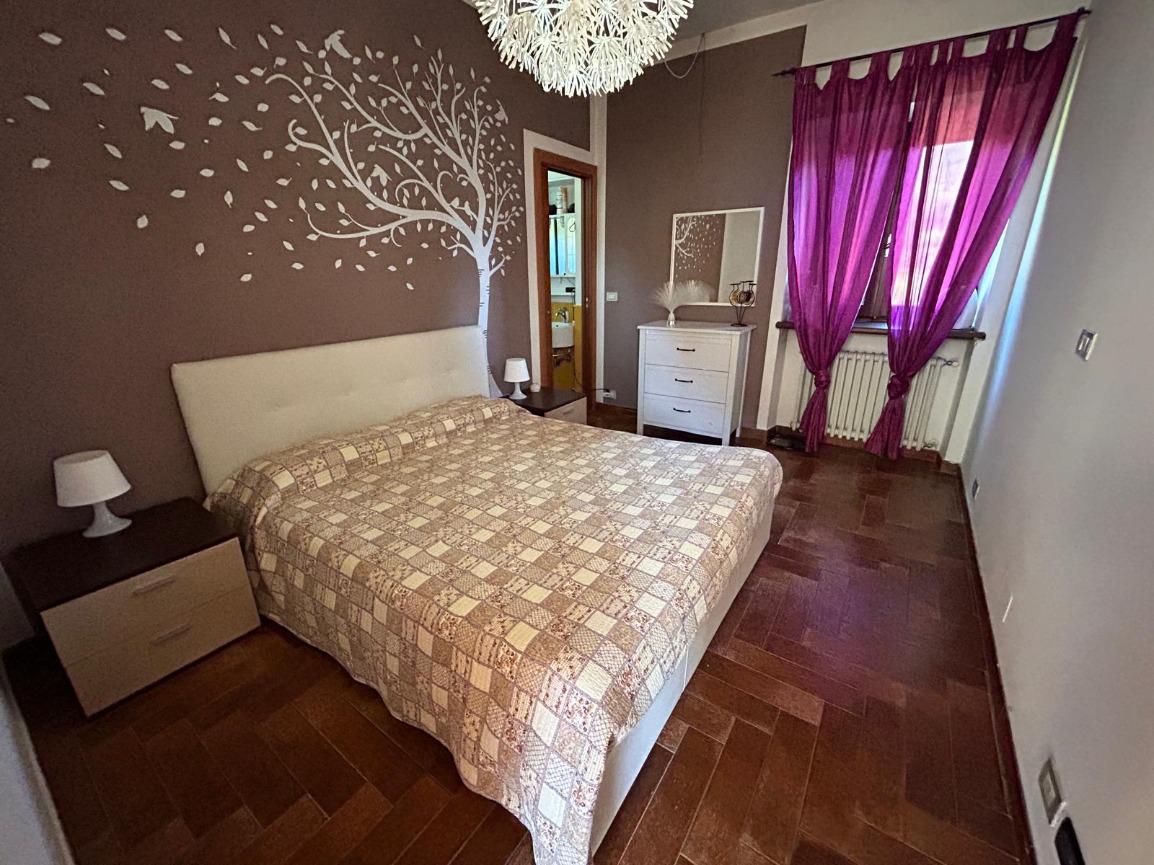 PORZIONE DI VILLA IN VENDITA A SANT’AMBROGIO CON GIARDINO E PISCINA