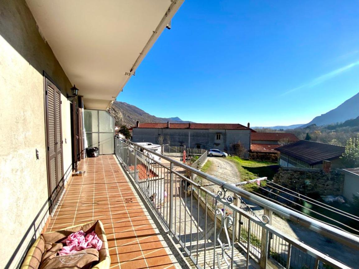 CASA SEMINDIPENDENTE IN VENDITA RISTRUTTURATA CON CORTILE PRIVATO