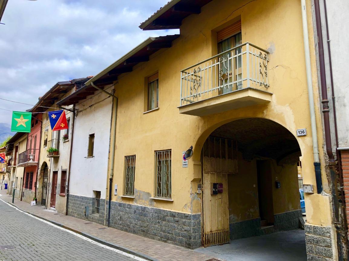 CASA IN VENDITA A SANT’AMBROGIO CON DOPPIA ESPOSIZIONE E RISCALDAMENTO AUTONOMO