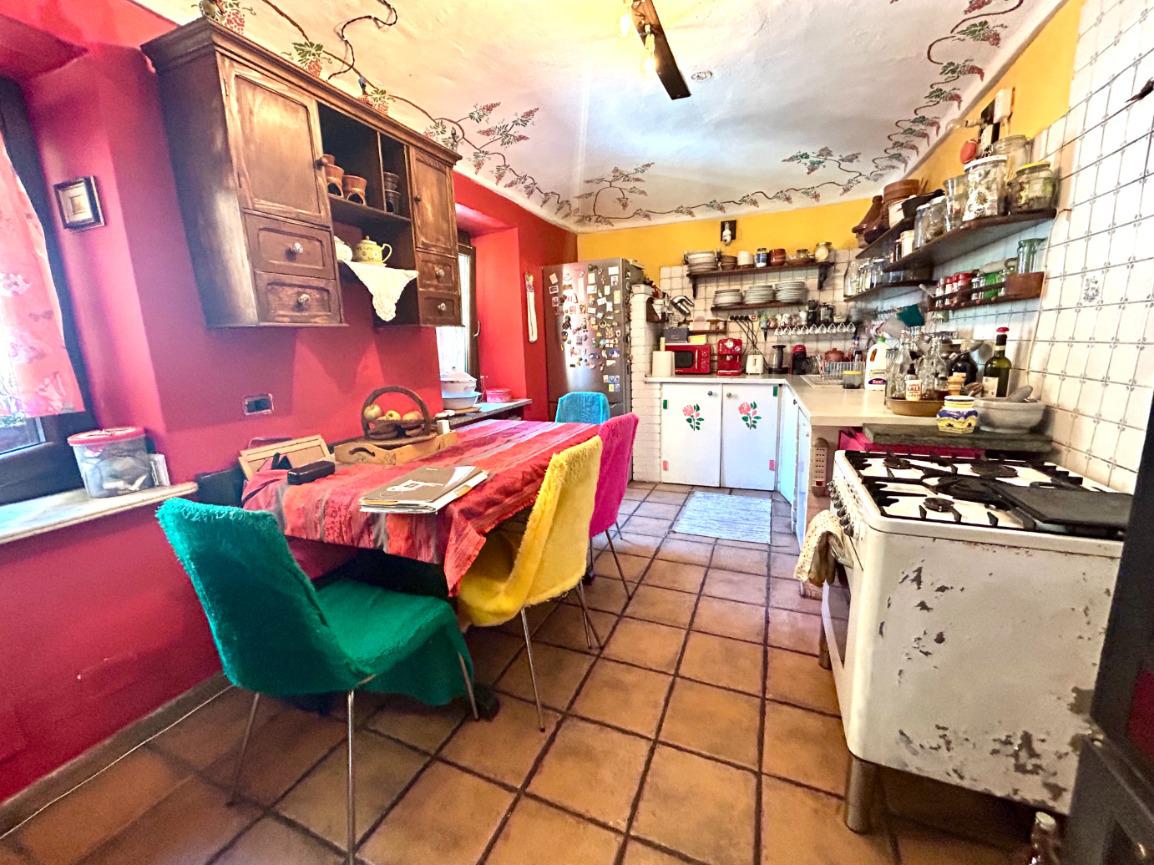 CASA SEMINDIPENDENTE STORICA IN VENDITA CON VISTA SULLA SACRA DI SAN MICHELE