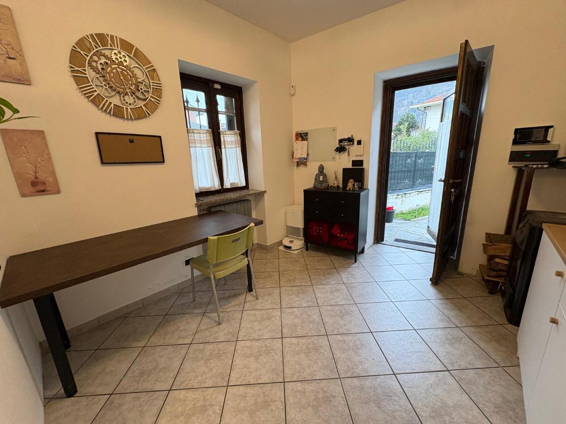 CASA INDIPENDENTE IN VENDITA A SANT'AMBROGIO DI TORINO CON GIARDINO PRIVATO