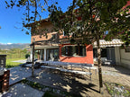 PORZIONE DI VILLA IN VENDITA A SANT’AMBROGIO CON GIARDINO E PISCINA