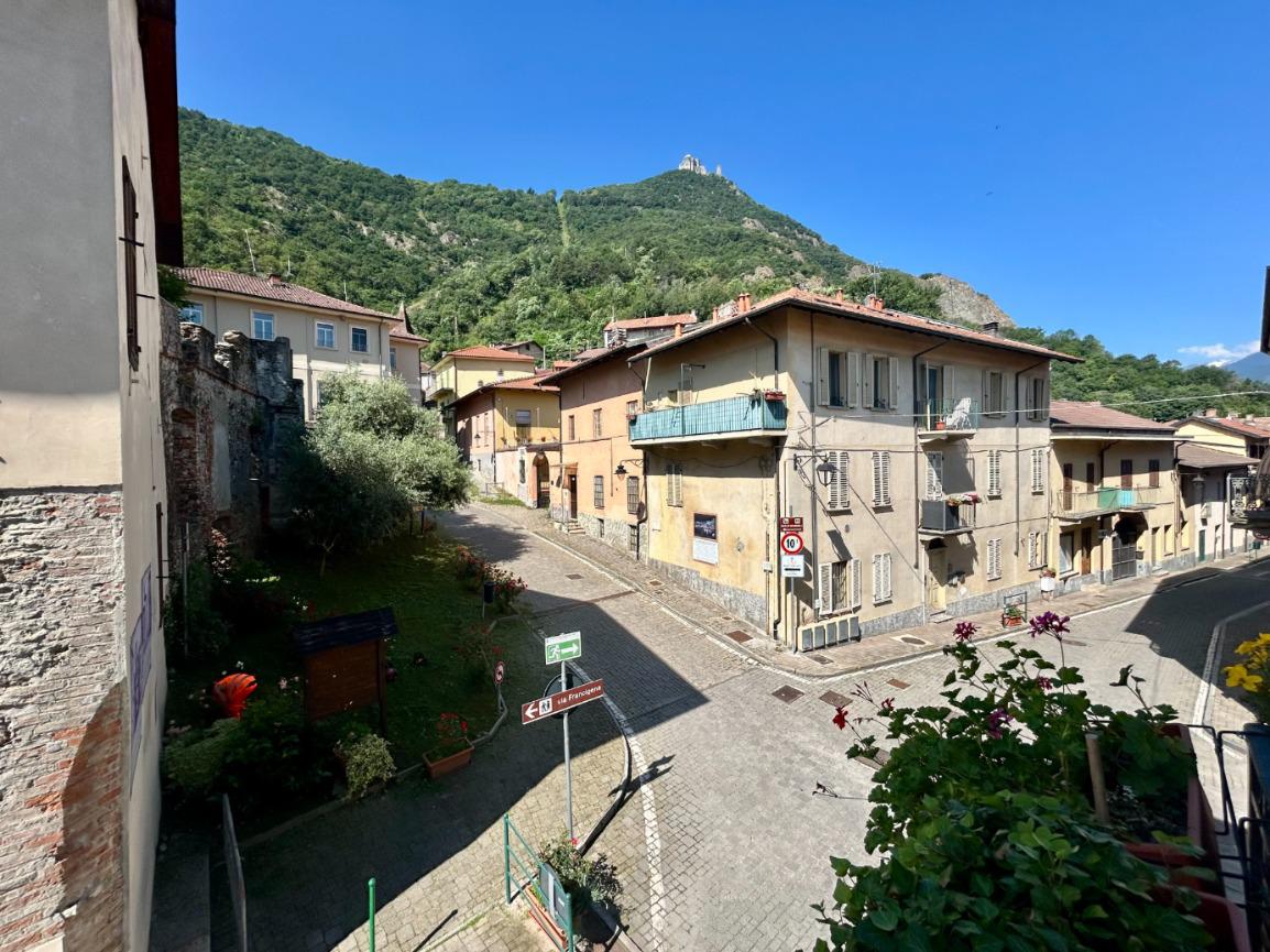 CASA SEMINDIPENDENTE STORICA IN VENDITA CON VISTA SULLA SACRA DI SAN MICHELE