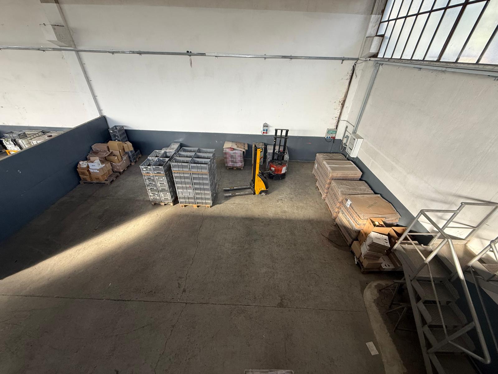 CAPANNONE INDUSTRIALE ARTIGIANALE IN LOCAZIONE 652 MQ CON AREA ESTERNA